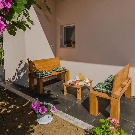 Lovely Apartment M&K In Peaceful Area - Zadar Exterior photo