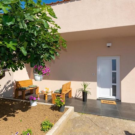 Lovely Apartment M&K In Peaceful Area - Zadar Exterior photo
