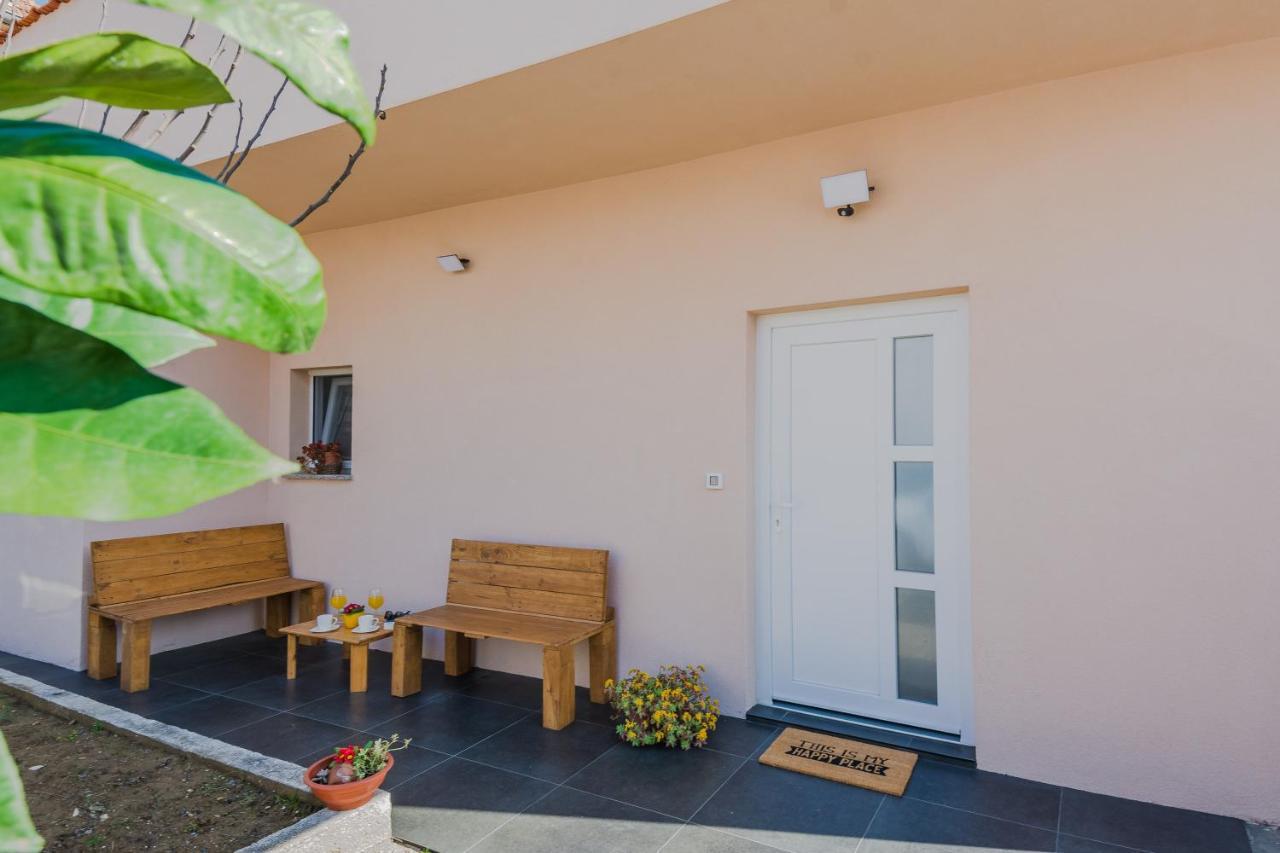 Lovely Apartment M&K In Peaceful Area - Zadar Exterior photo
