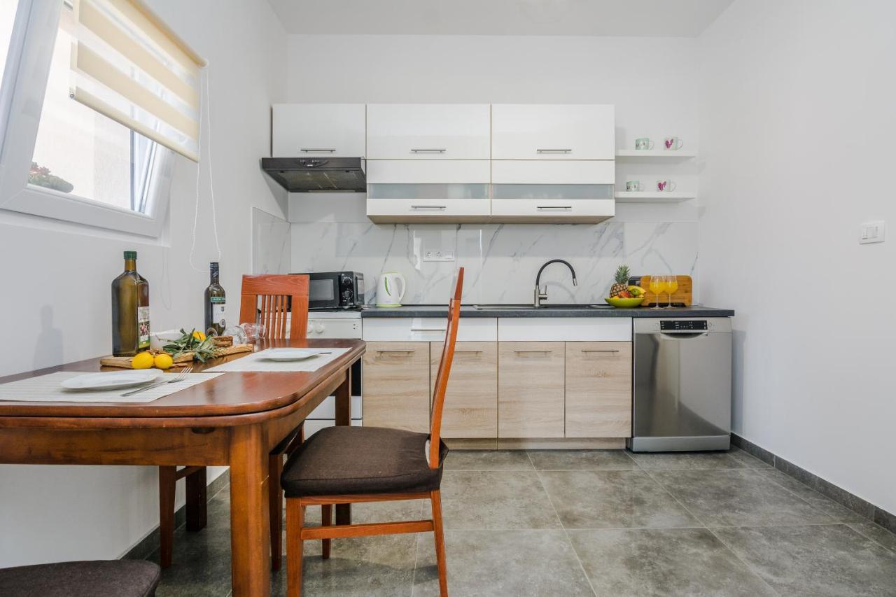 Lovely Apartment M&K In Peaceful Area - Zadar Exterior photo