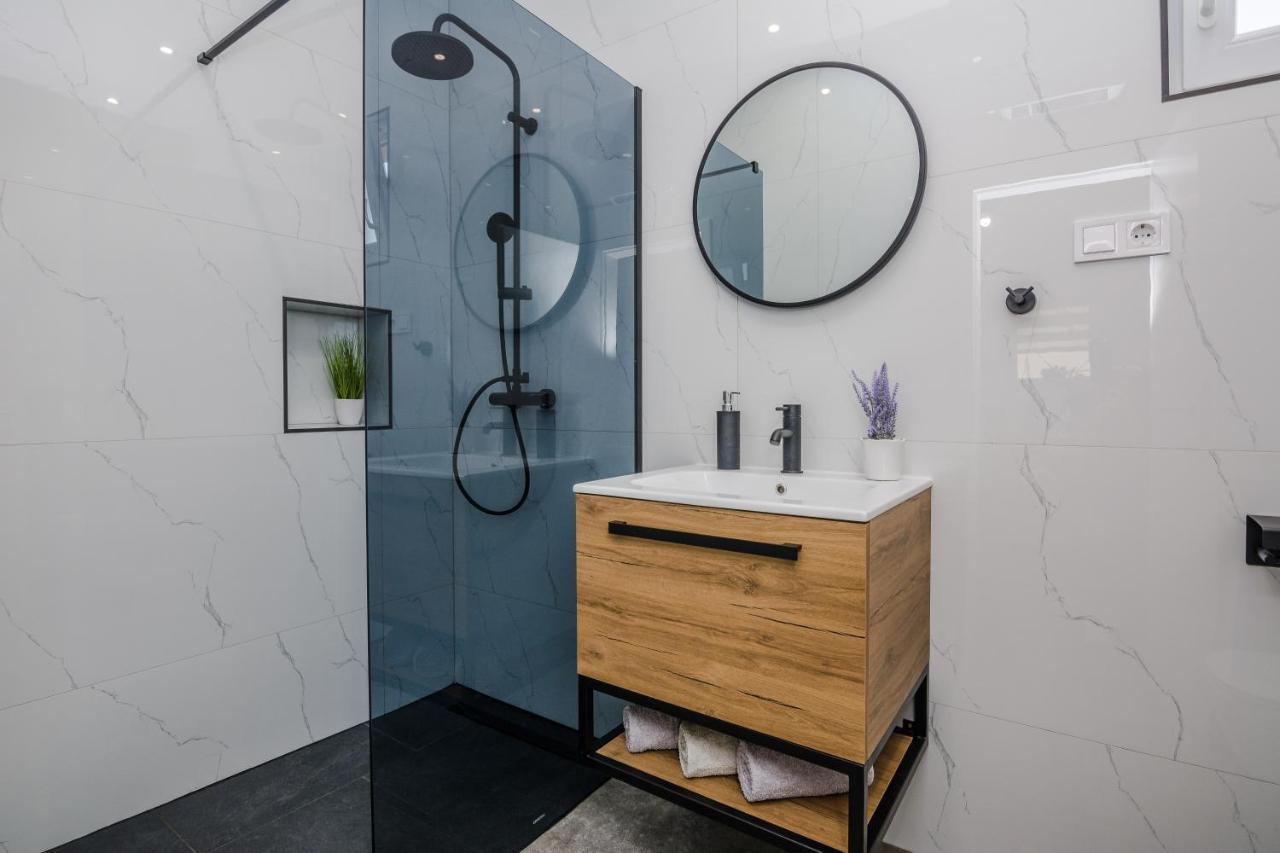 Lovely Apartment M&K In Peaceful Area - Zadar Exterior photo
