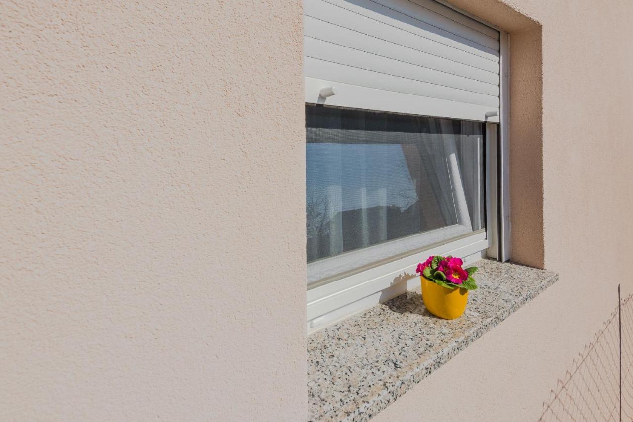 Lovely Apartment M&K In Peaceful Area - Zadar Exterior photo