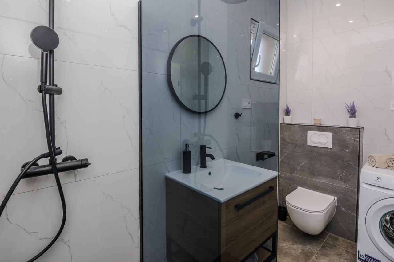 Lovely Apartment M&K In Peaceful Area - Zadar Exterior photo