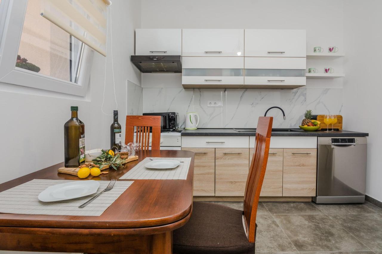 Lovely Apartment M&K In Peaceful Area - Zadar Exterior photo