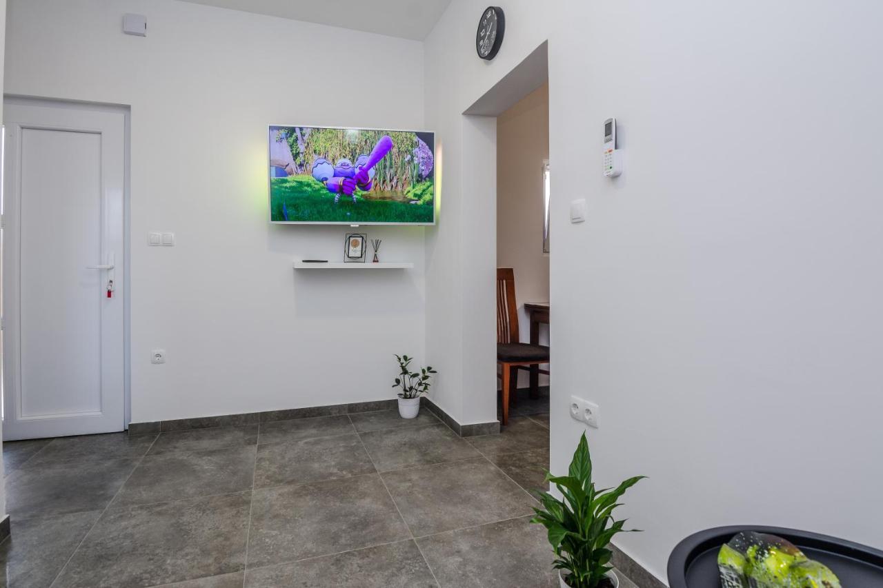 Lovely Apartment M&K In Peaceful Area - Zadar Exterior photo