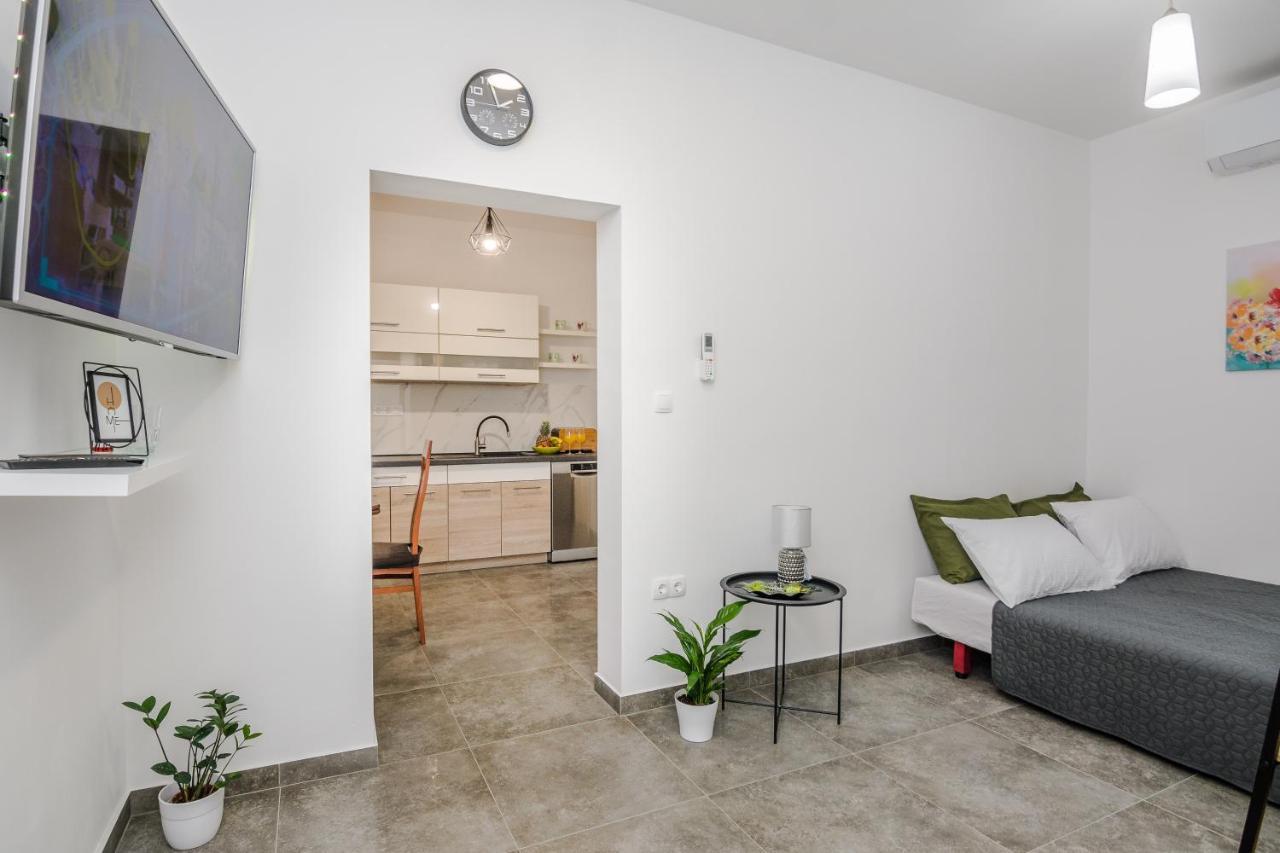 Lovely Apartment M&K In Peaceful Area - Zadar Exterior photo