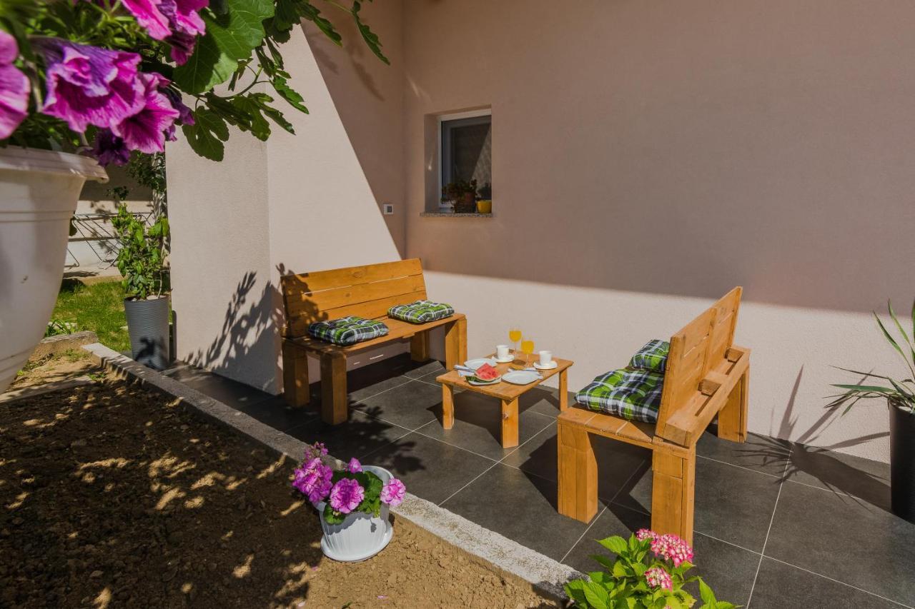 Lovely Apartment M&K In Peaceful Area - Zadar Exterior photo