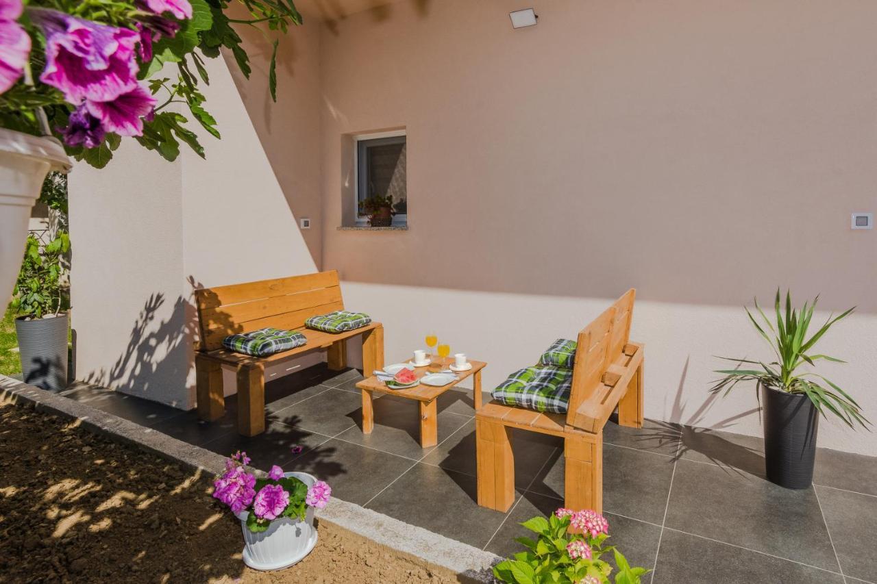 Lovely Apartment M&K In Peaceful Area - Zadar Exterior photo
