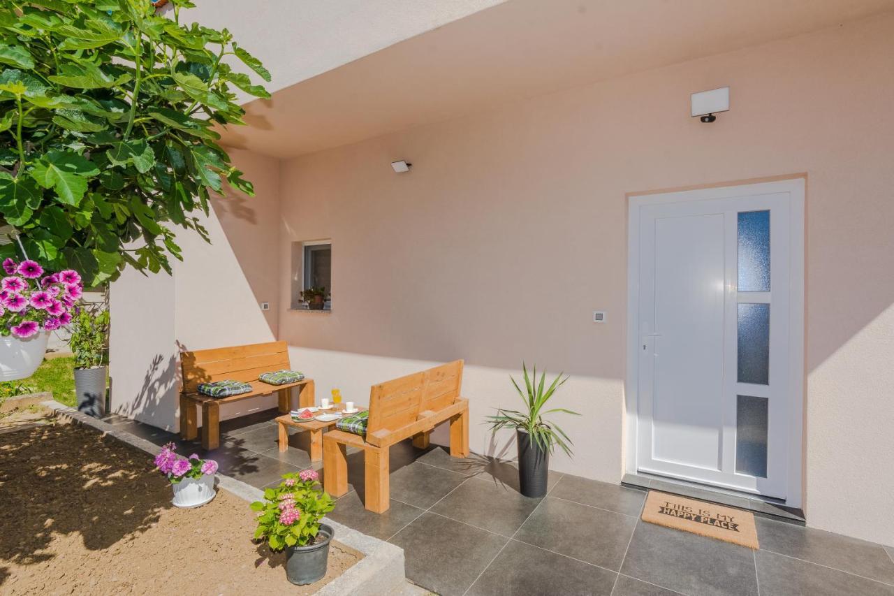 Lovely Apartment M&K In Peaceful Area - Zadar Exterior photo