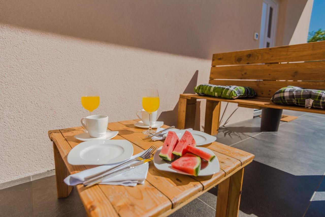 Lovely Apartment M&K In Peaceful Area - Zadar Exterior photo
